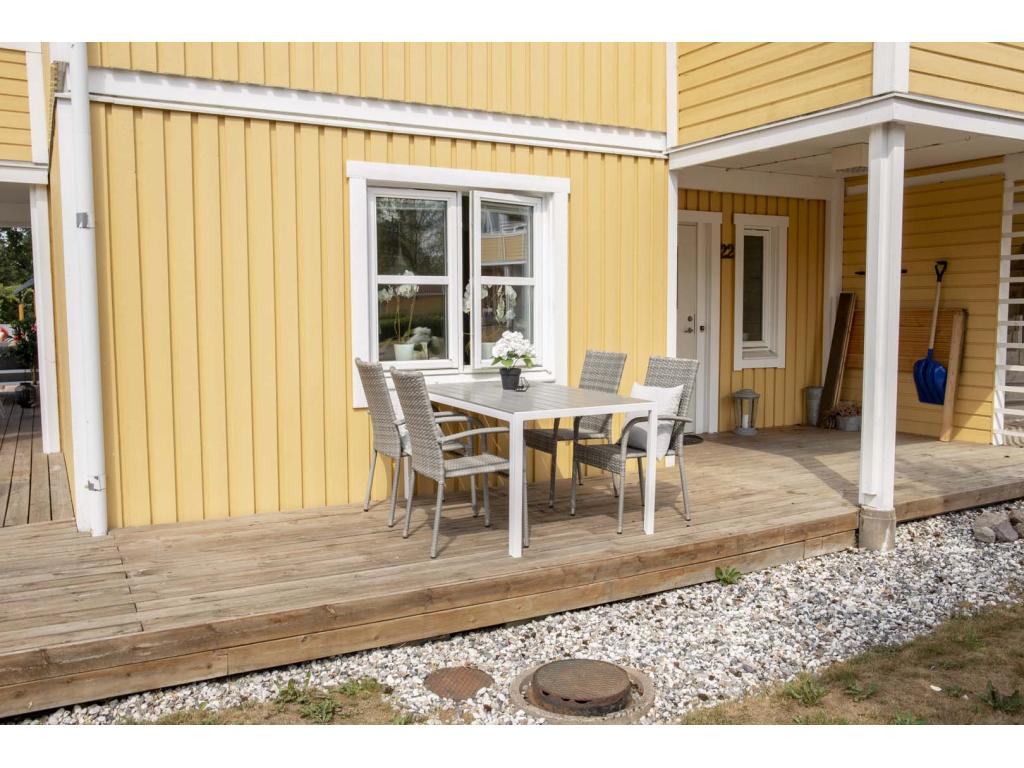 Decohaute ensemble de jardin table 90x205cm gris 4 chaises Decohaute gris. GHMQ37767